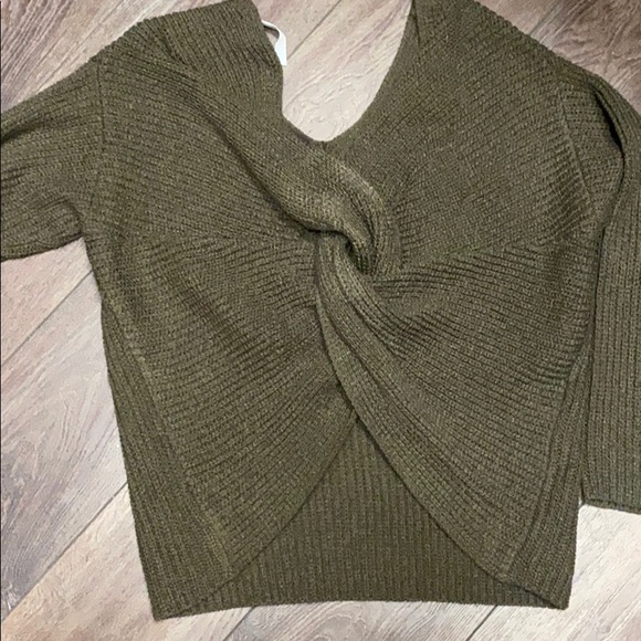 Open back sweater - Picture 2 of 3